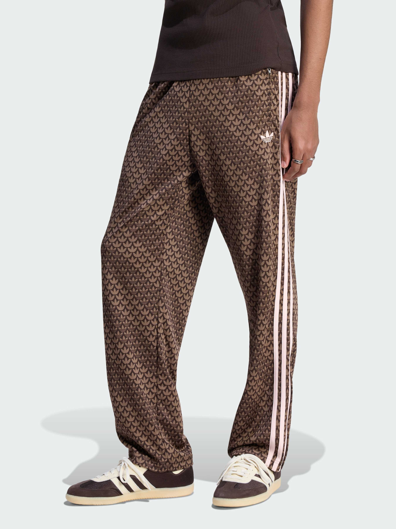 Спортивні штани FIREBIRD LOOSE MONOGRAM модель KE1678 Спортивні штани FIREBIRD LOOSE MONOGRAM модель KE1678 Фото