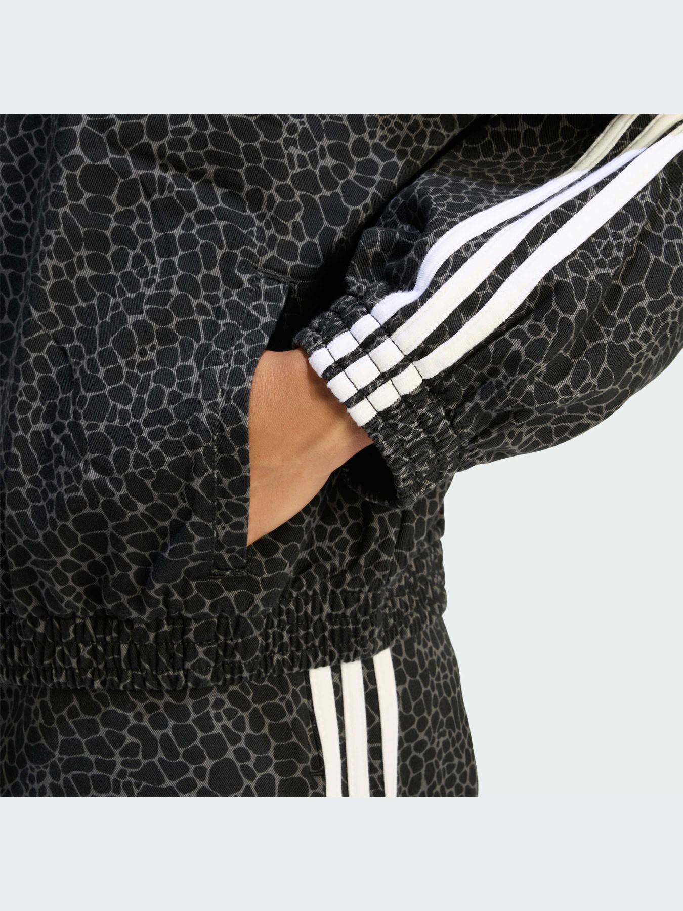 Куртки и дубленки Adidas модель KD8809-KZ Куртки и дубленки Adidas модель KD8809-KZ Фото