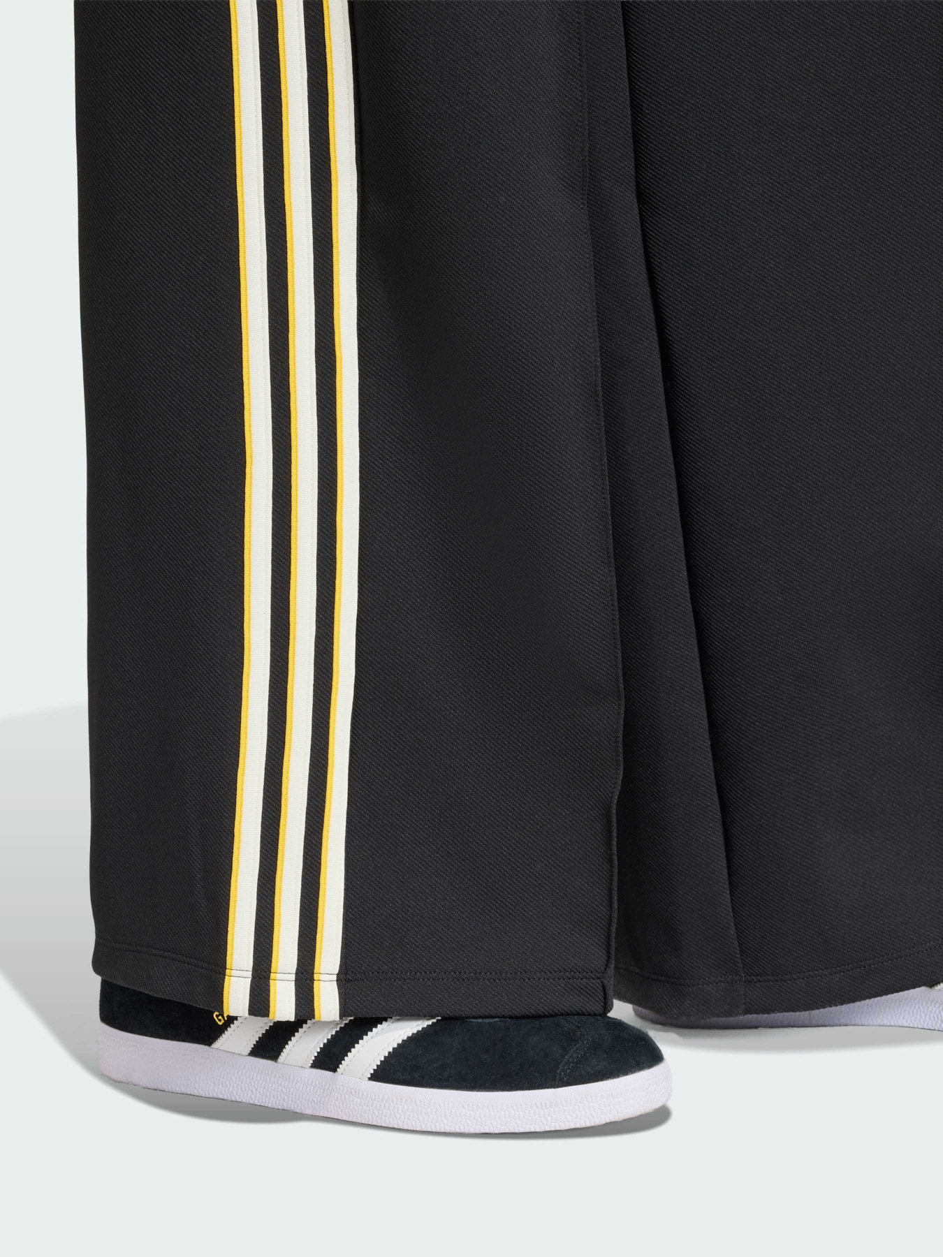 Повседневные штаны Adidas модель KD2963 Повседневные штаны Adidas модель KD2963 Фото