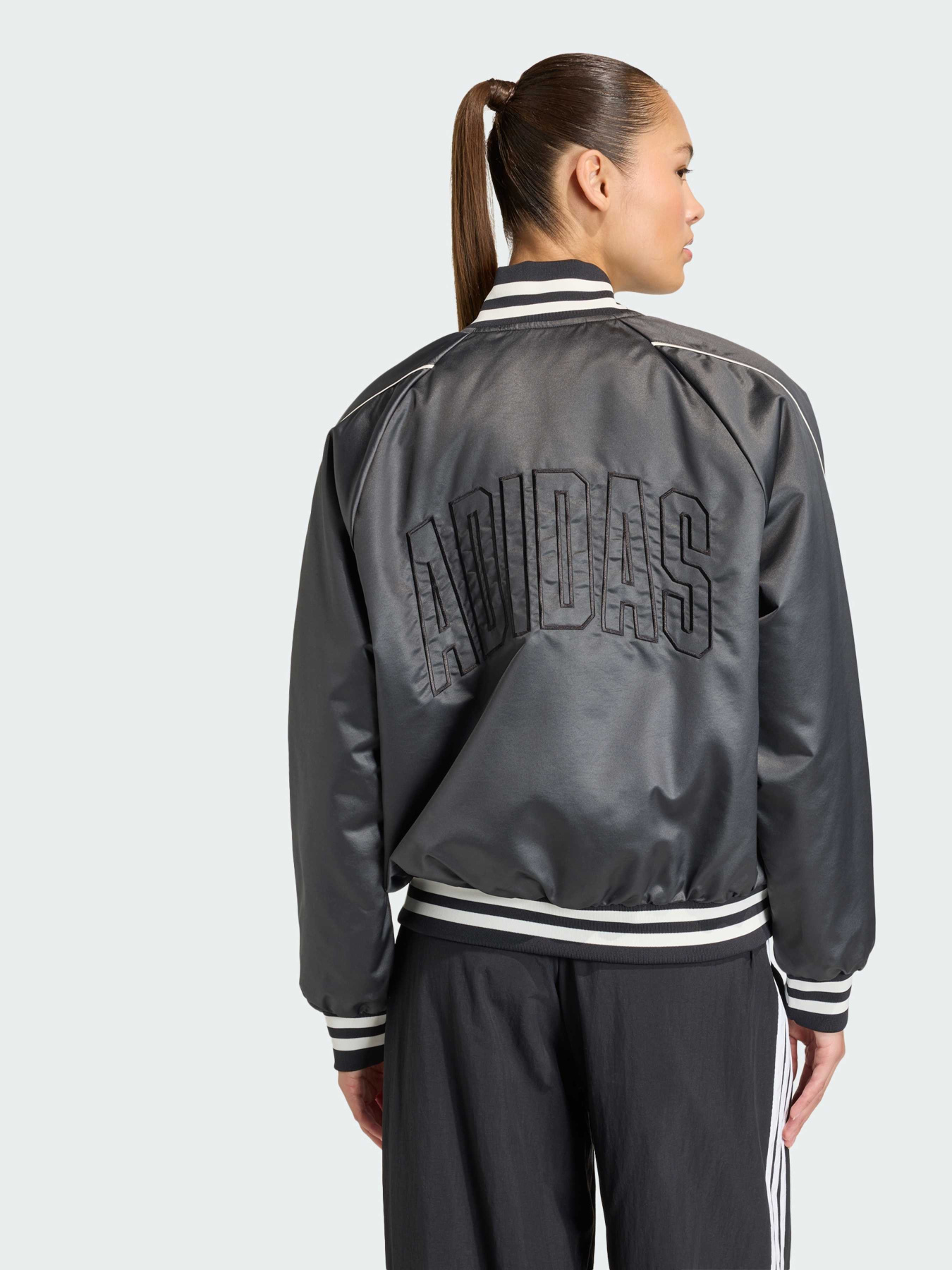 Бомбер Adidas модель JZ6919 Фото