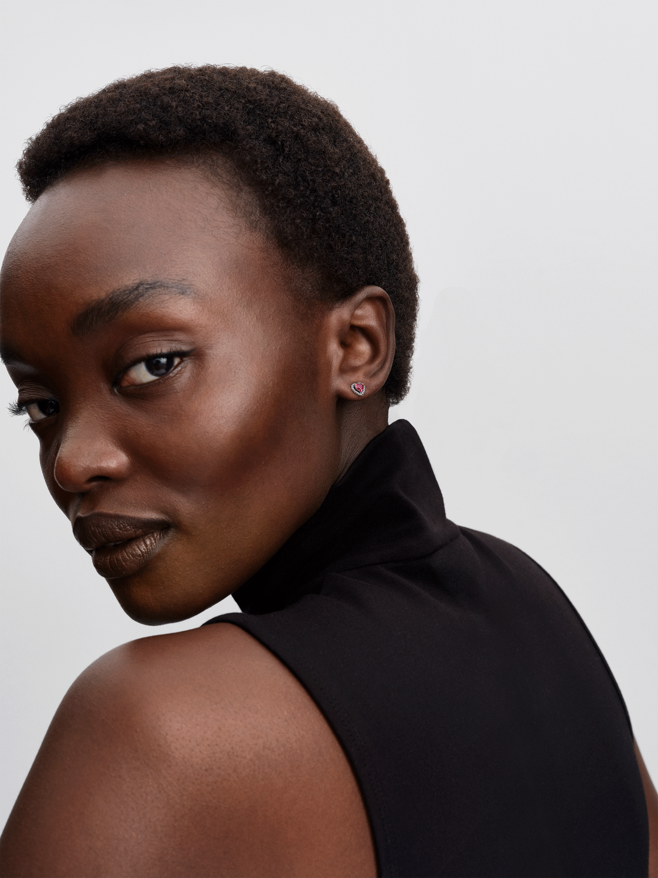 Серьги "Объемное красное сердце" модель 298427C04 Фото