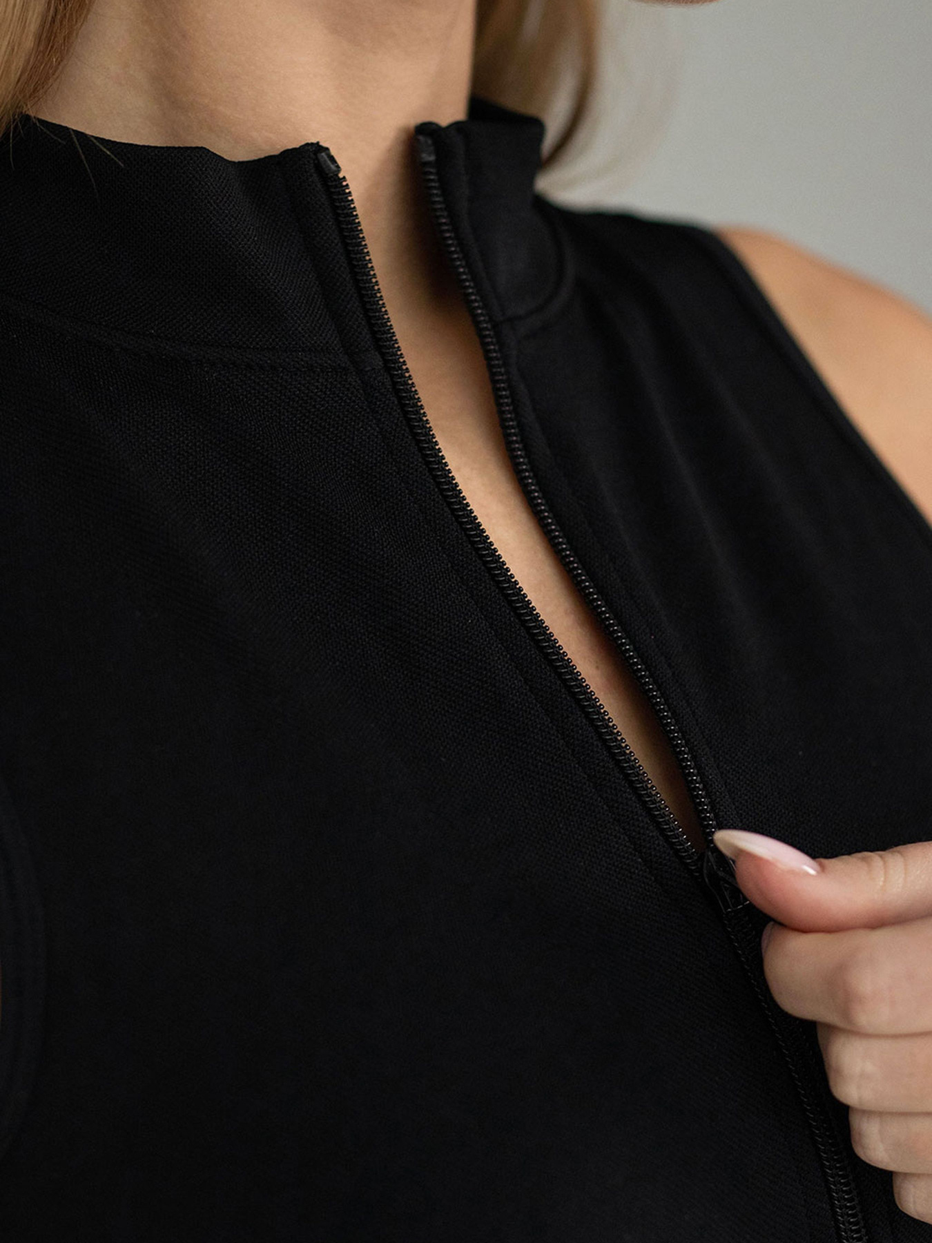 Giulia Женский спортивный топ-майка на молнии Flex top "Turbo Zip" B018 модель UP-00003341 Giulia Женский спортивный топ-майка на молнии Flex top "Turbo Zip" B018 модель UP-00003341 Фото