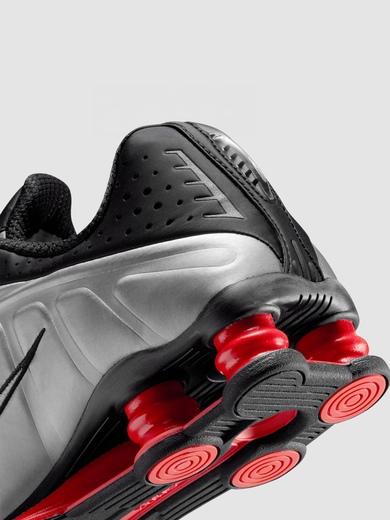 Кросівки повсякденні NIKE Shox R4 модель AR3565-011 Фото