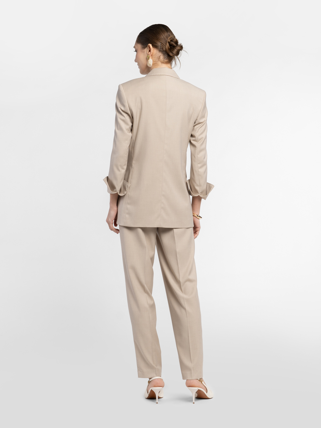 Жакет женский W02.01.16.611 Arber бежевый, вискозная ткань, удлиненный с асимметричной застежкой модель W02.01.16.611 Жакет женский W02.01.16.611 Arber бежевый, вискозная ткань, удлиненный с асимметричной застежкой модель W02.01.16.611 Фото