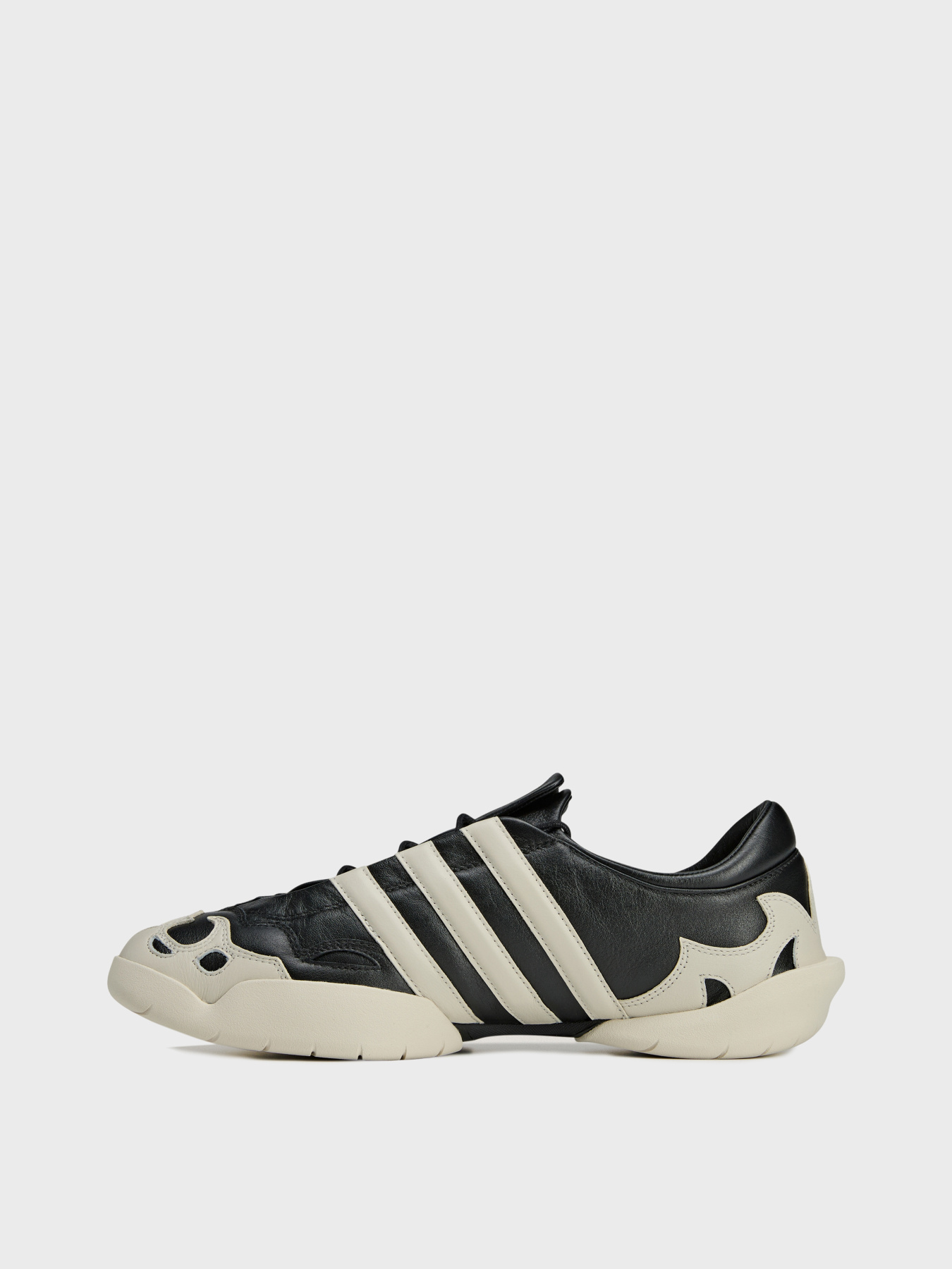 Кросівки Y-3 Regu 2002 модель JR3600 Фото