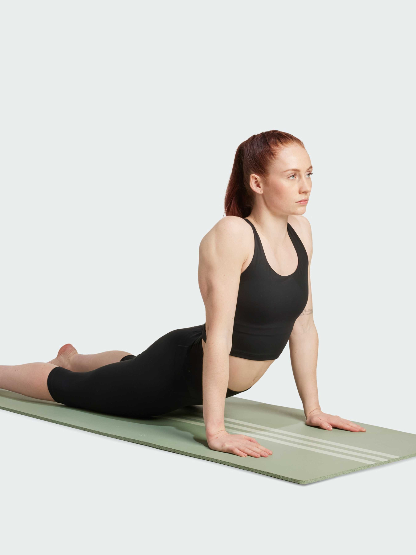 Спортивный топ Adidas модель JL5523 Фото