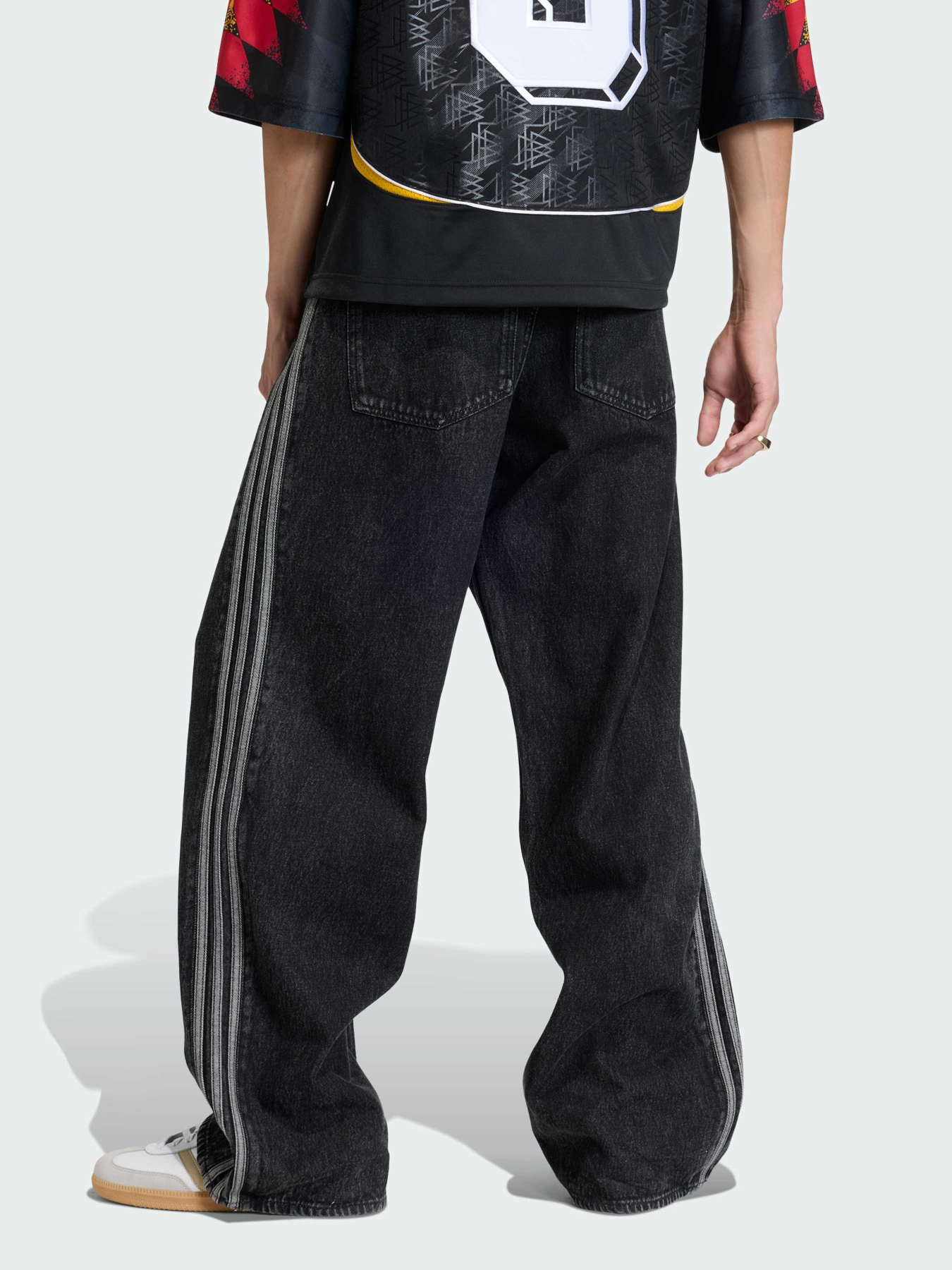 Повсякденні штани Adidas Adicolor модель KD1497 Повсякденні штани Adidas Adicolor модель KD1497 Фото