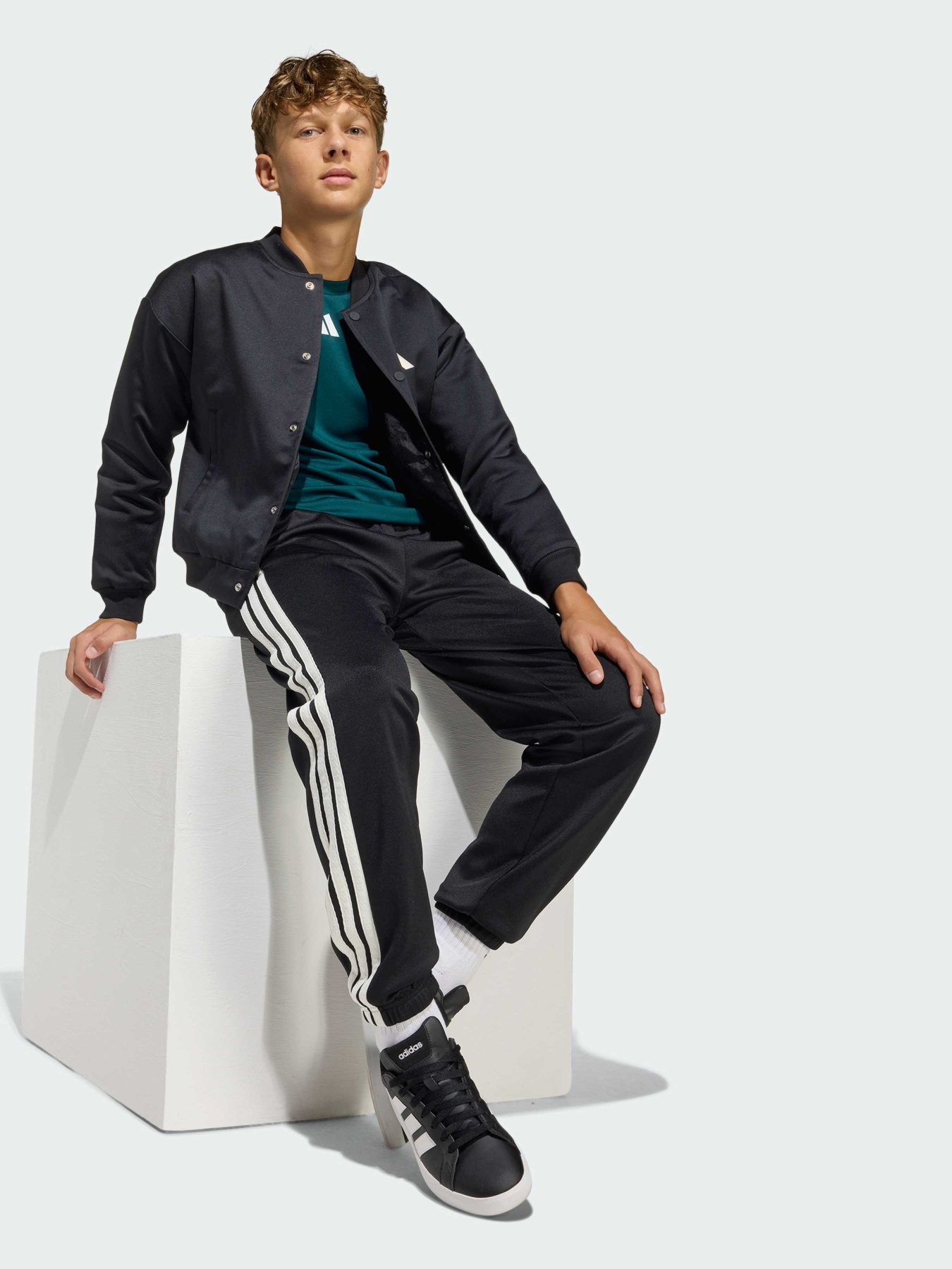 Бомбер Adidas модель KG1000 Бомбер Adidas модель KG1000 Фото