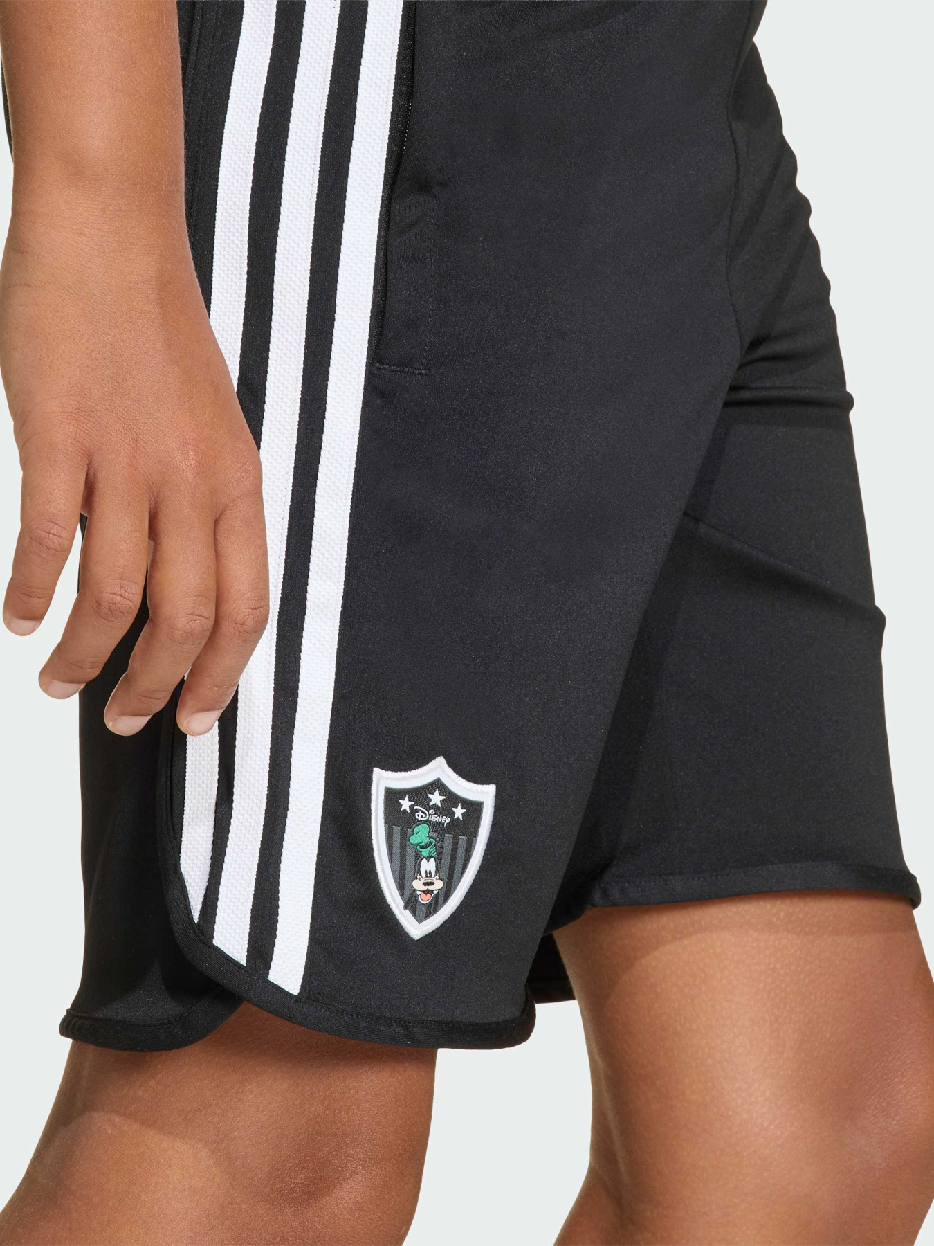 Повседневные шорты Adidas x Disney модель KC8438 Фото