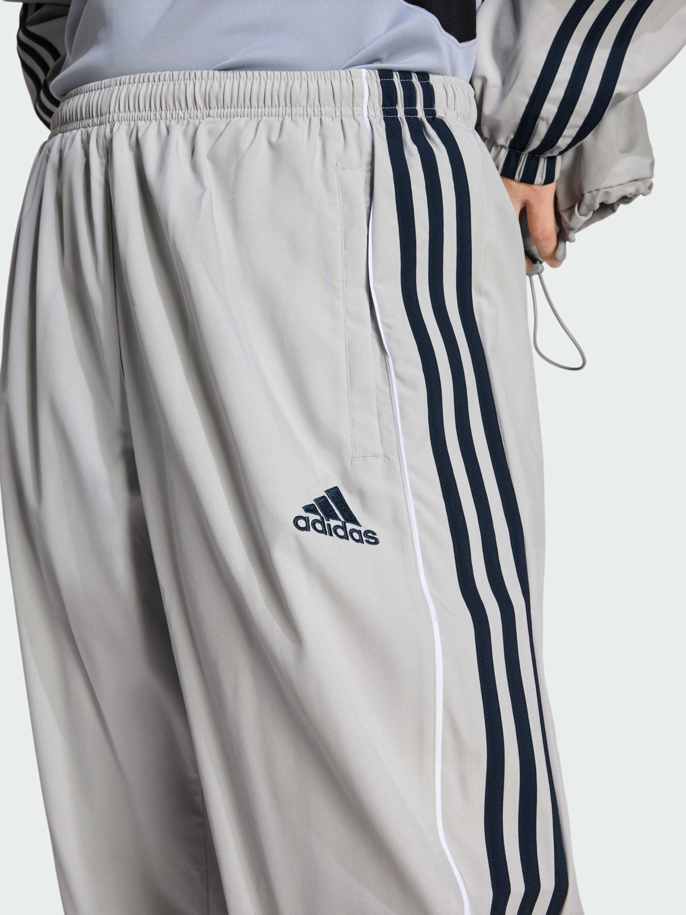 Повсякденні штани Adidas Adicolor модель KD5864 Повсякденні штани Adidas Adicolor модель KD5864 Фото