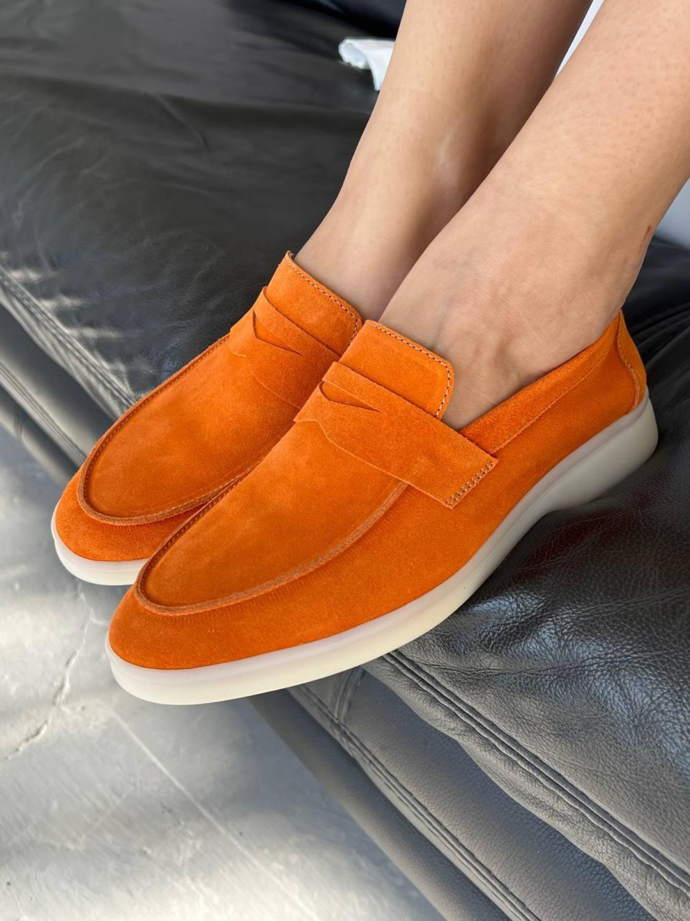 Лоферы из натуральной замши на кожаной стельке фигурная перемычка Оранжевые (154-24/1056) модель P_146386-S40_159997 Фото