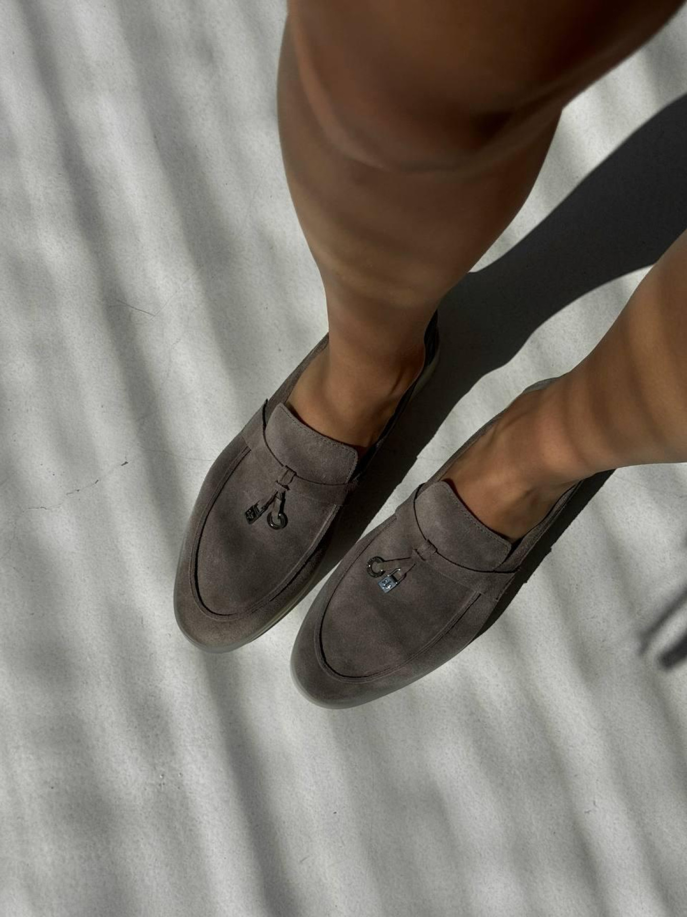 Лоферы из натуральной замши на кожаной стельке узкая перемычка/замок и кольцо Моко серый (154/хилари2) модель P_207780-S39_207810 Фото