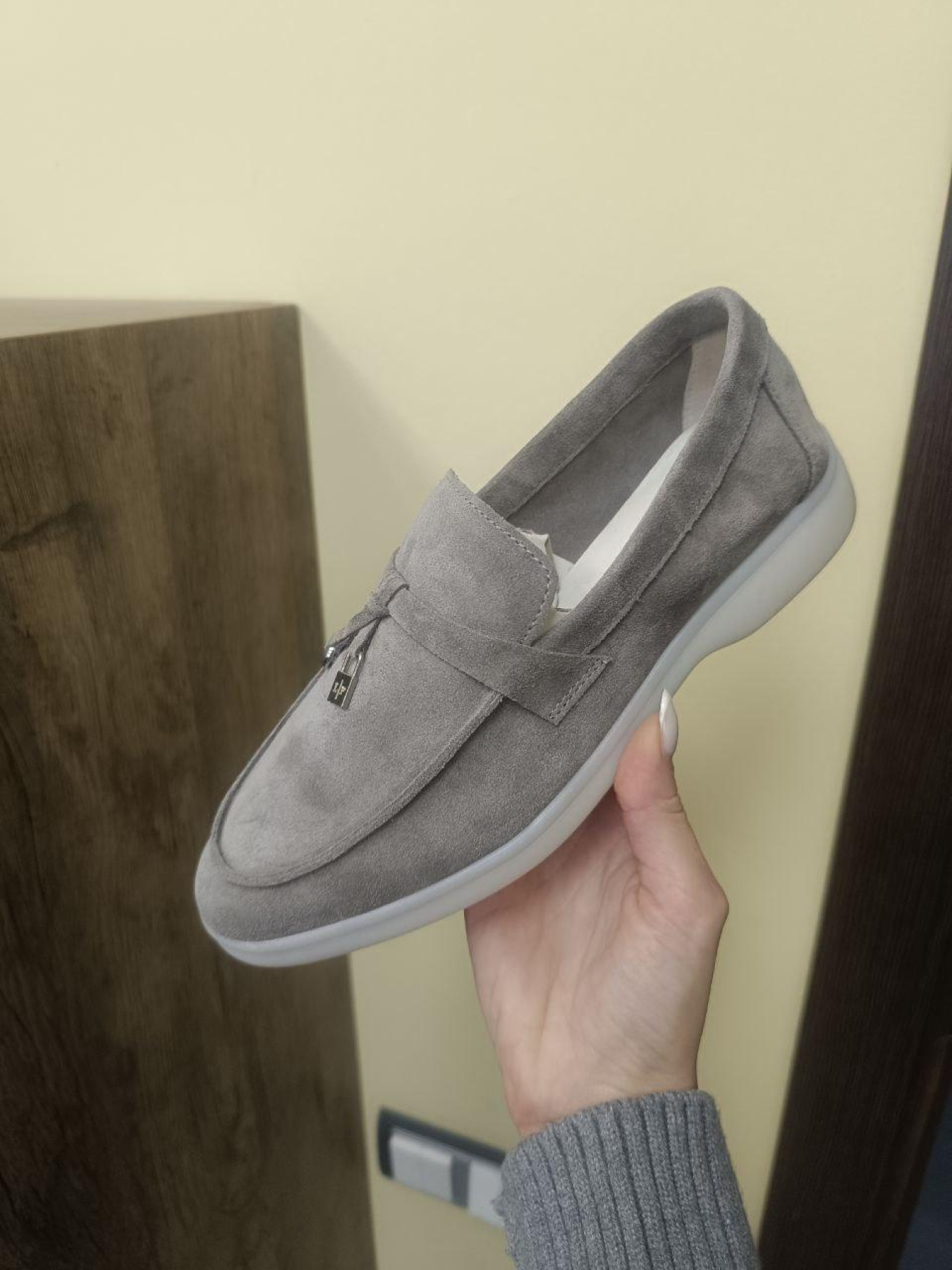 Лоферы из натуральной замши на кожаной стельке узкая перемычка/замок и кольцо Моко серый (154/хилари2) модель P_207780-S39_207810 Фото