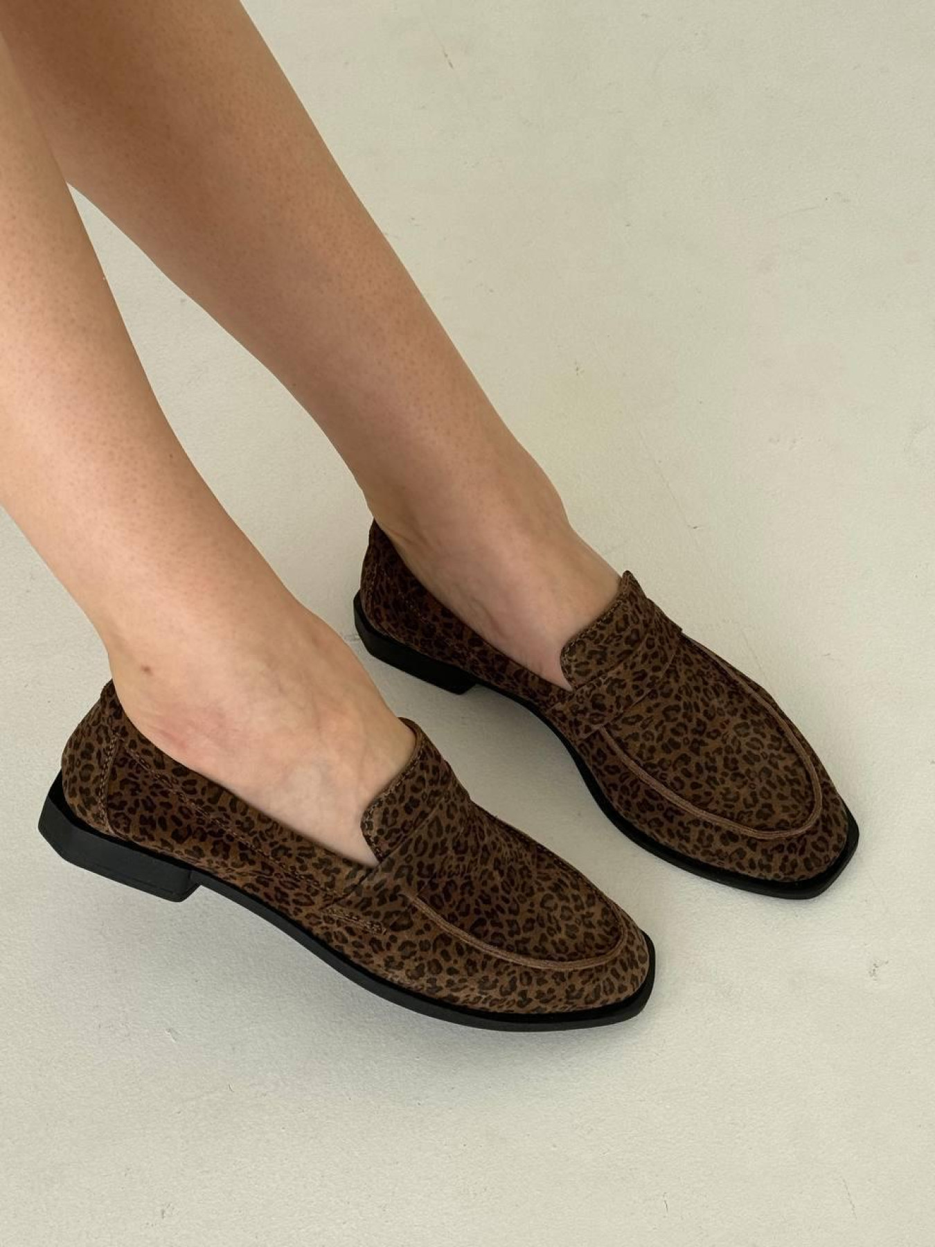 Лоферы из натуральной замши на кожаной стельке прямая перемычка Леопард (154/Хиллари4) модель P_183121-S36_183145 Фото