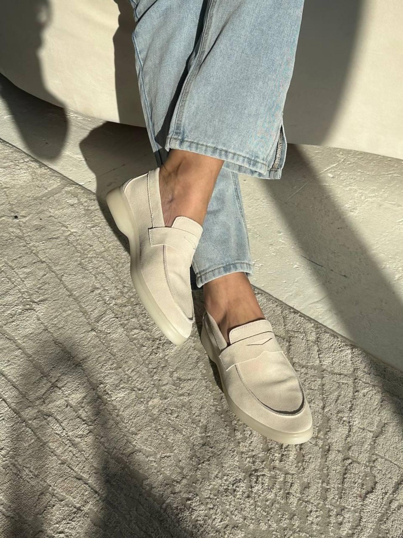 Лофери з натуральної замші фігурна перемичка Світлий беж (154) модель P_205687-S37_205687 Фото