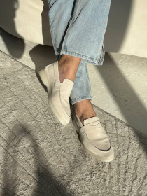 Лофери з натуральної замші фігурна перемичка Світлий беж (154) модель P_205687-S37_205687 Фото