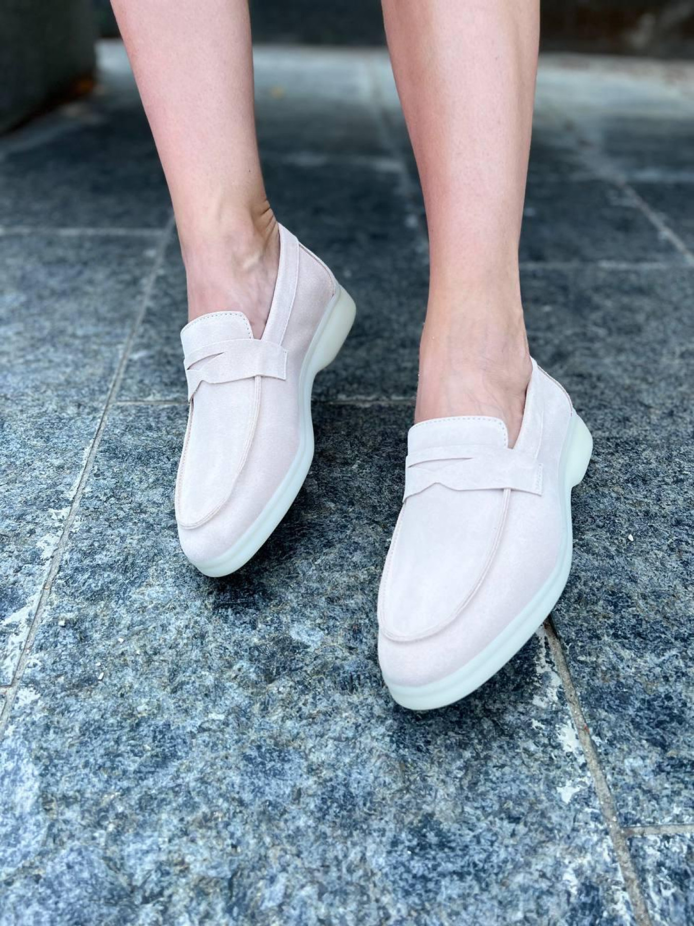 Лоферы из натуральной замши на кожаной стельке фигурная перемычка Пудра (154-9/1056) модель P_183442-S39_185385 Фото