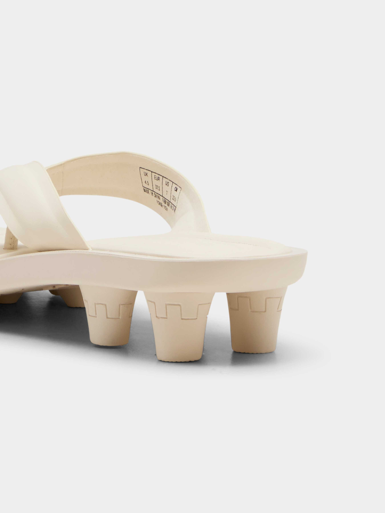 В'єтнамки PUMA x Fenty Cat Cleat L модель 404770 В'єтнамки PUMA x Fenty Cat Cleat L модель 404770 Фото