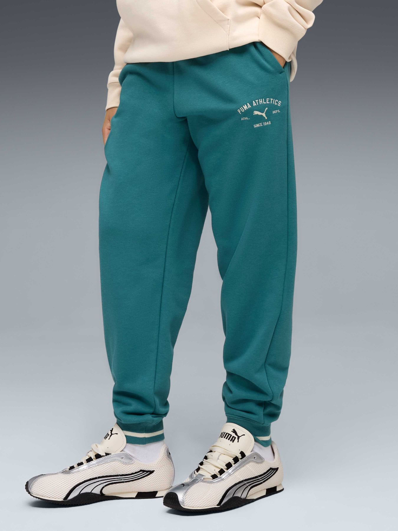 Дитячі штани PUMA Class Graphic Sweatpants Youth модель 692533 Дитячі штани PUMA Class Graphic Sweatpants Youth модель 692533 Фото