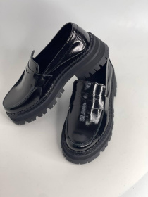 Лоферы из натуральной лаковой кожи с фигурной перемычкой Черные ( 154.astra38w.2) модель P_147901-S37_153346 Фото