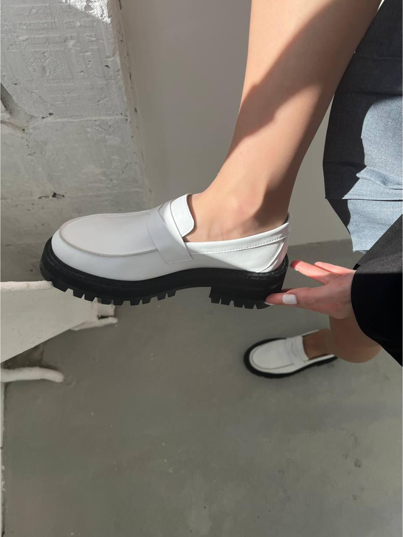 Лоферы из натуральной гладкой кожи с фигурной перемычкой Белые (154/Astra38W266) модель P_138848-S37_138855 Фото