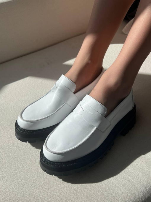 Лоферы из натуральной гладкой кожи с фигурной перемычкой Белые (154/Astra38W266) модель P_138848-S37_138855 Фото