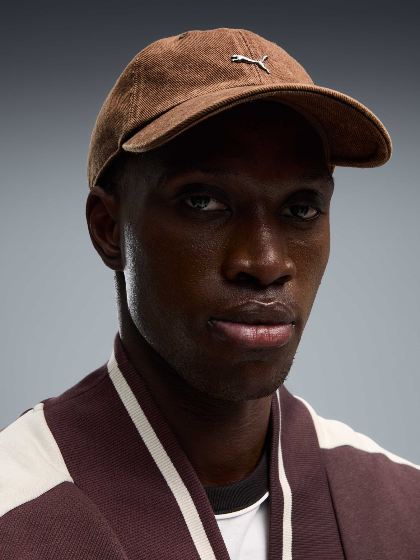 Шапки и кепки PUMA Wardrobe Ess Metal Dad Cap модель 025968 Шапки и кепки PUMA Wardrobe Ess Metal Dad Cap модель 025968 Фото