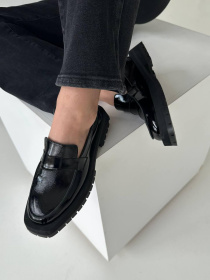 Лоферы из натуральной лаковой кожи с прямой перемычкой Черные (154/11620) модель P_31385-S37_31385 Фото