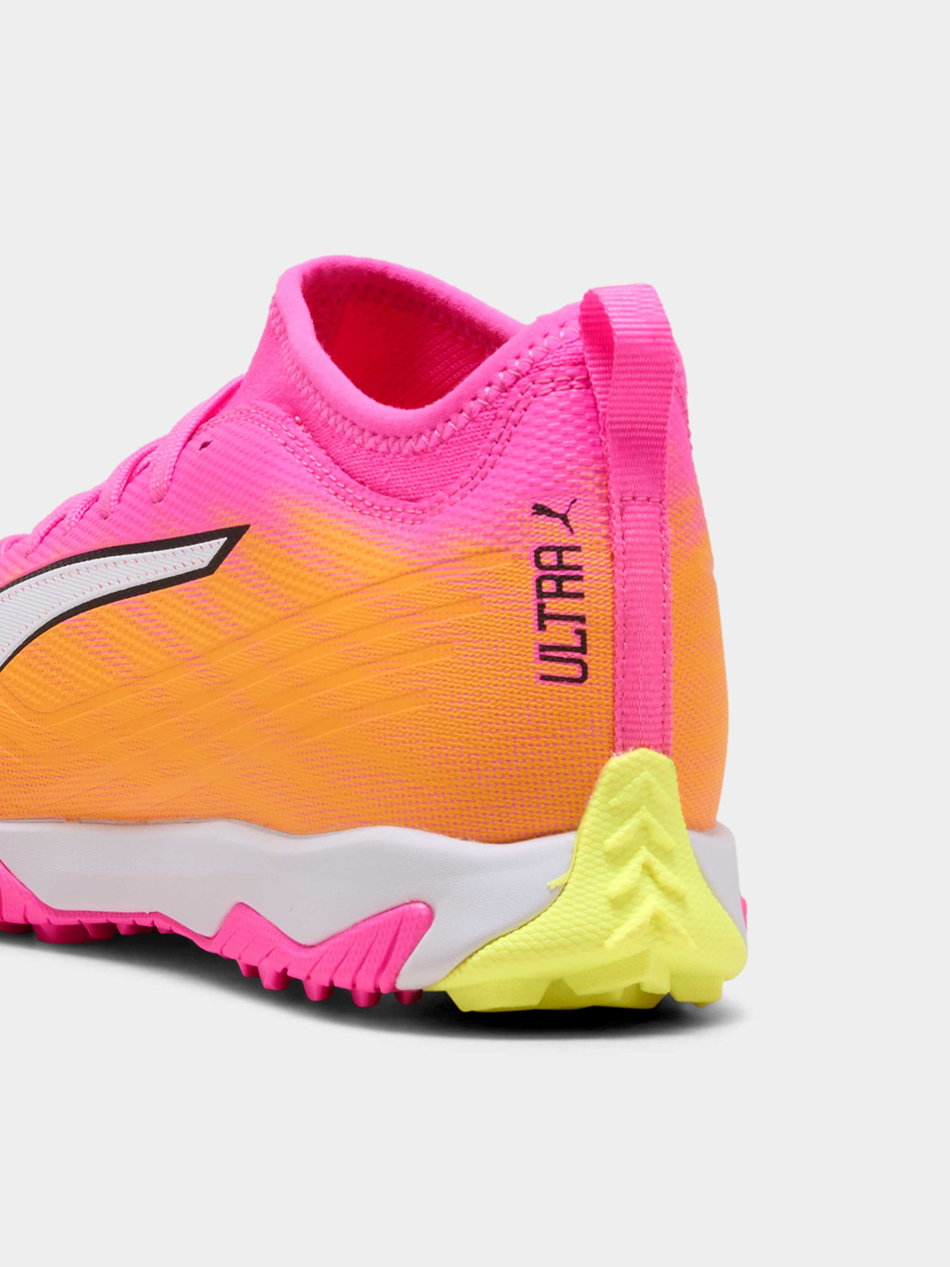 Кроссовки PUMA Ultra 6 Match Tt + Mid Jr модель 108976 Фото