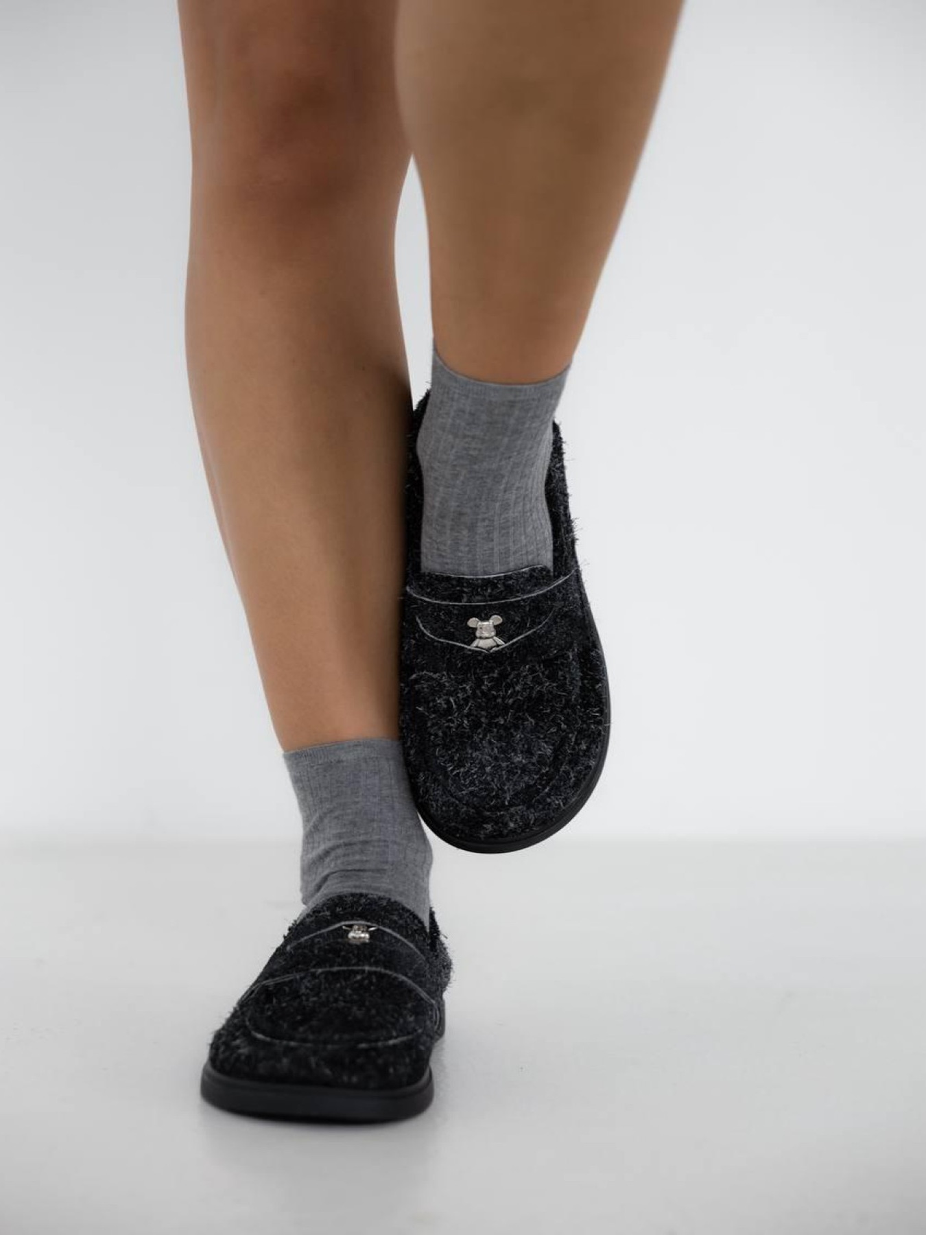 Лоферы из натуральной замши с ворсом с фурнитурой серебро Серый (256) модель P_233048-S38_233062 Фото