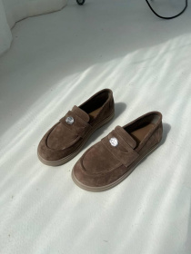 Лофери з натуральної замші з фурнітурою ґудзик срібло Капучино (256) модель P_226552-S36_226552 Фото