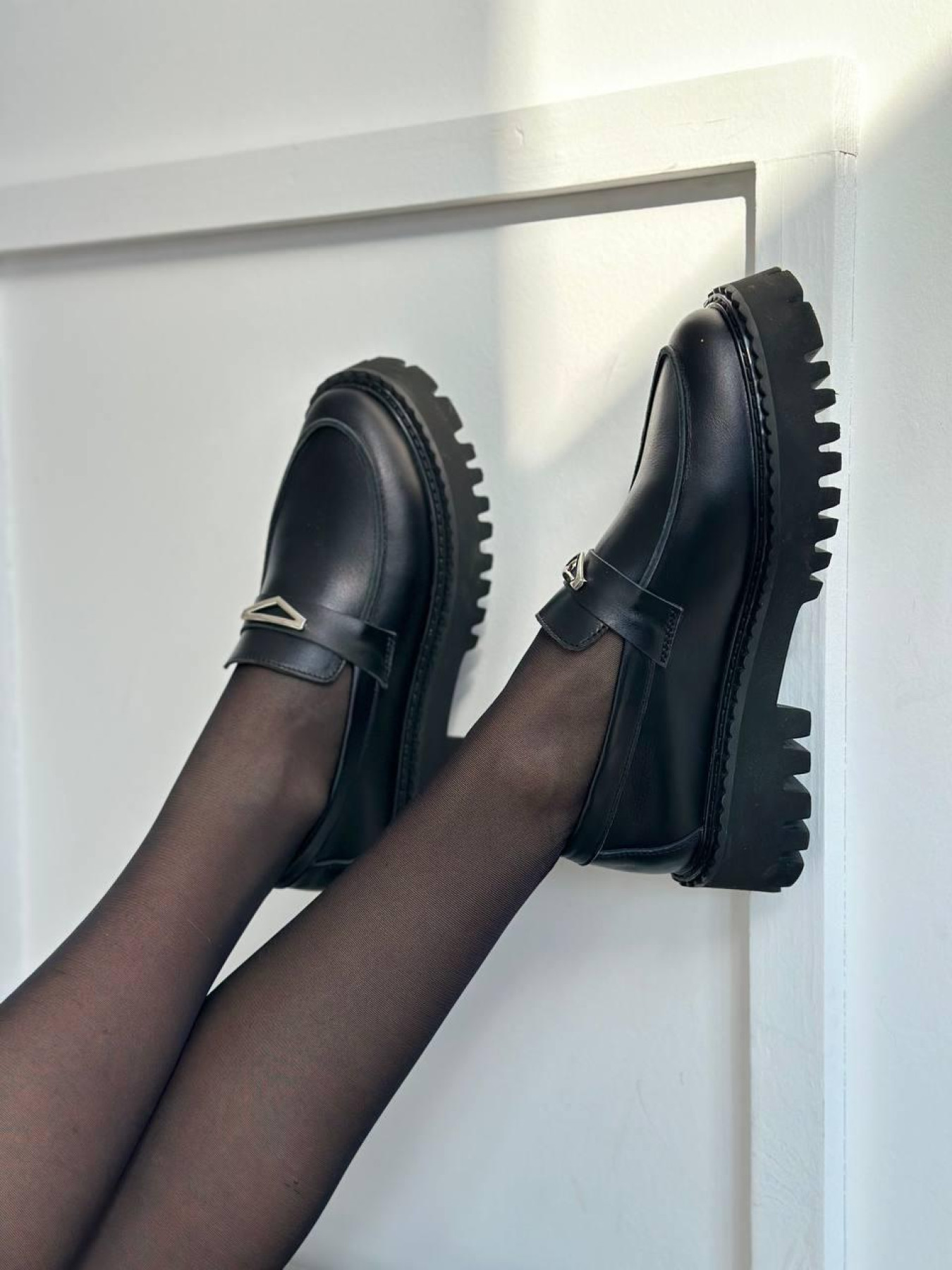 Лоферы из натуральной кожи прямая перемычка Прада Черный (154.01626) модель P_146966-S38_147130 Фото