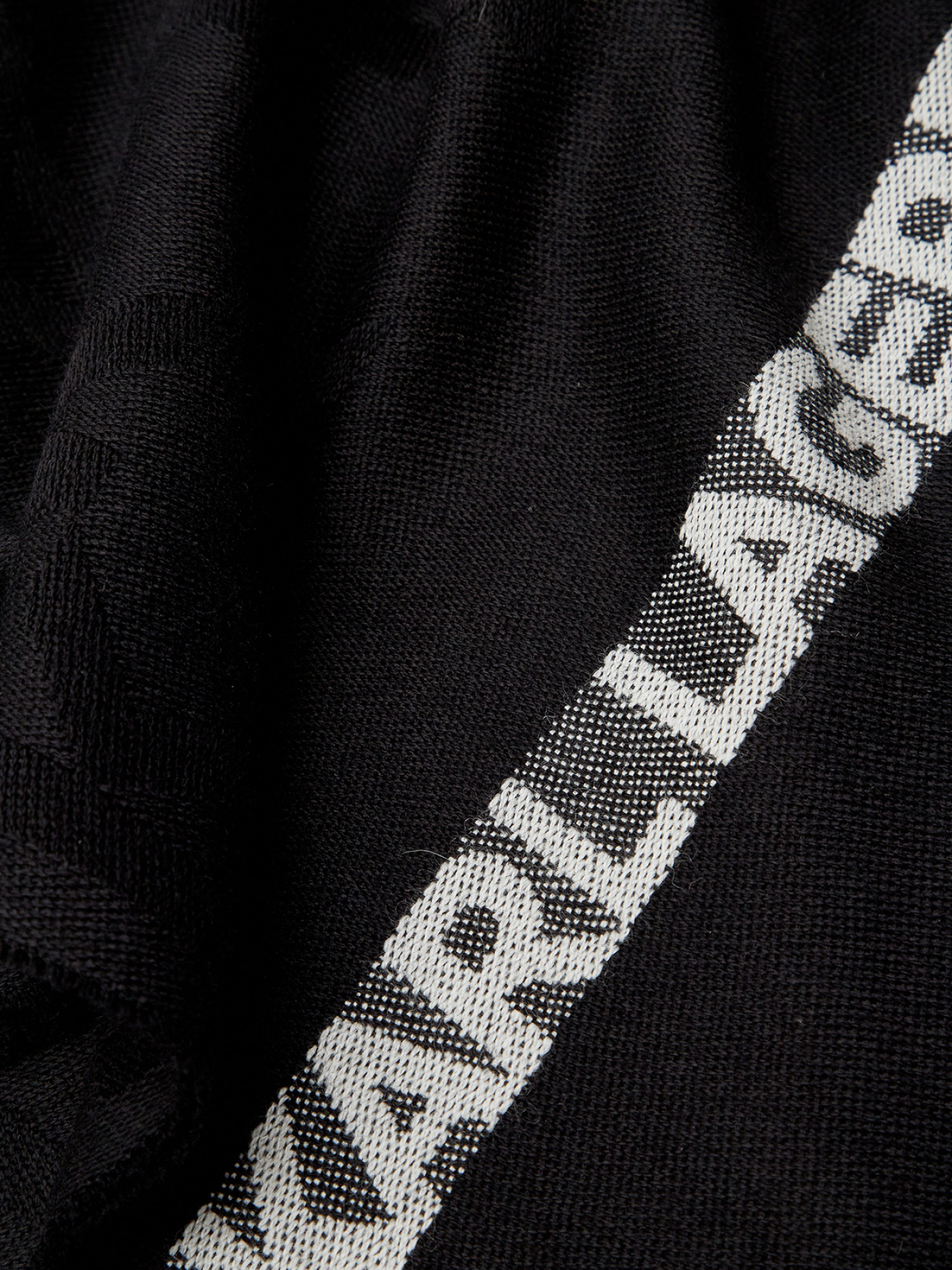 Шарф Karl Lagerfeld модель 534135.805001;990 Шарф Karl Lagerfeld модель 534135.805001;990 Фото