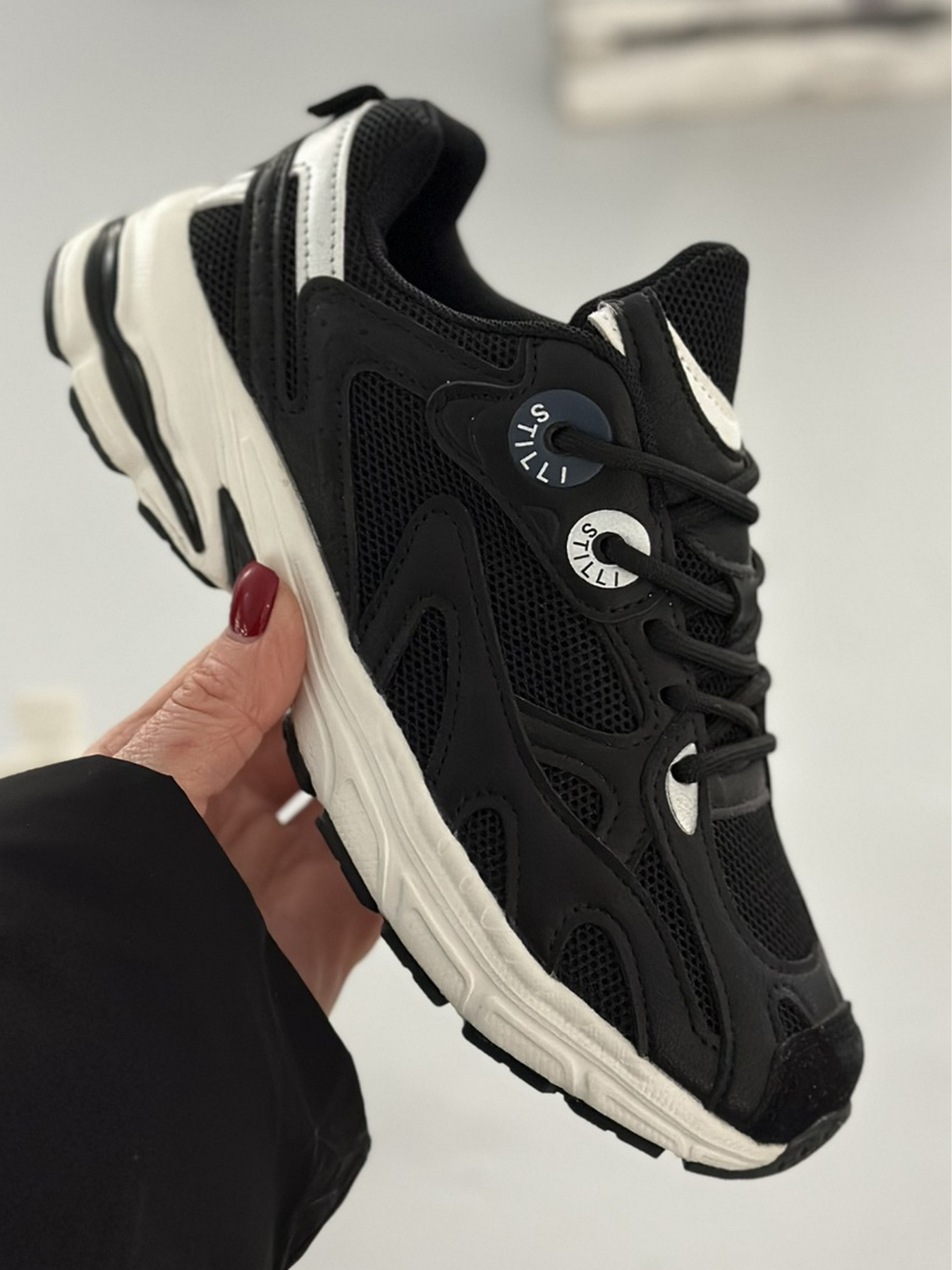 Шкіряні кросівки Stilli VN30-4 Чорний модель VN30-4 Шкіряні кросівки Stilli VN30-4 Чорний модель VN30-4 Фото