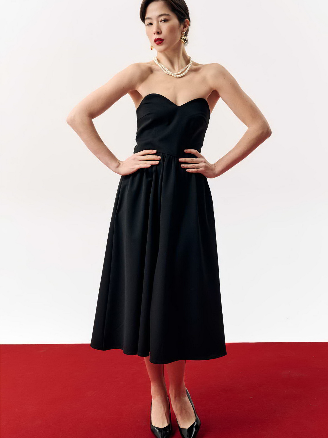 Ідеальня чорна сукня міді без бретелей модель 4936.10 Фото