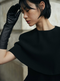 Элегантный топ с кейпом из костюмной ткани в черном цвете модель 401 Фото