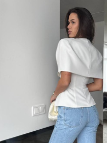 Елегантний топ з кейпом із костюмної тканини білого кольорі. модель 401 Фото