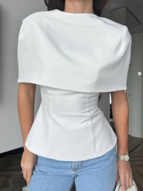 Елегантний топ з кейпом із костюмної тканини білого кольорі. модель 401 Фото