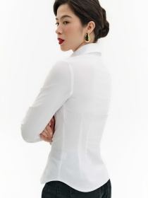 Приталена класична сорочка з потаємною планкою білого кольору модель 4923.1 Фото