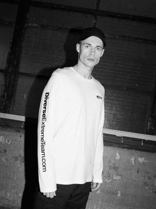 Лонгслив DIVERSE Dext Logo Lg 261 модель 10048740 Фото