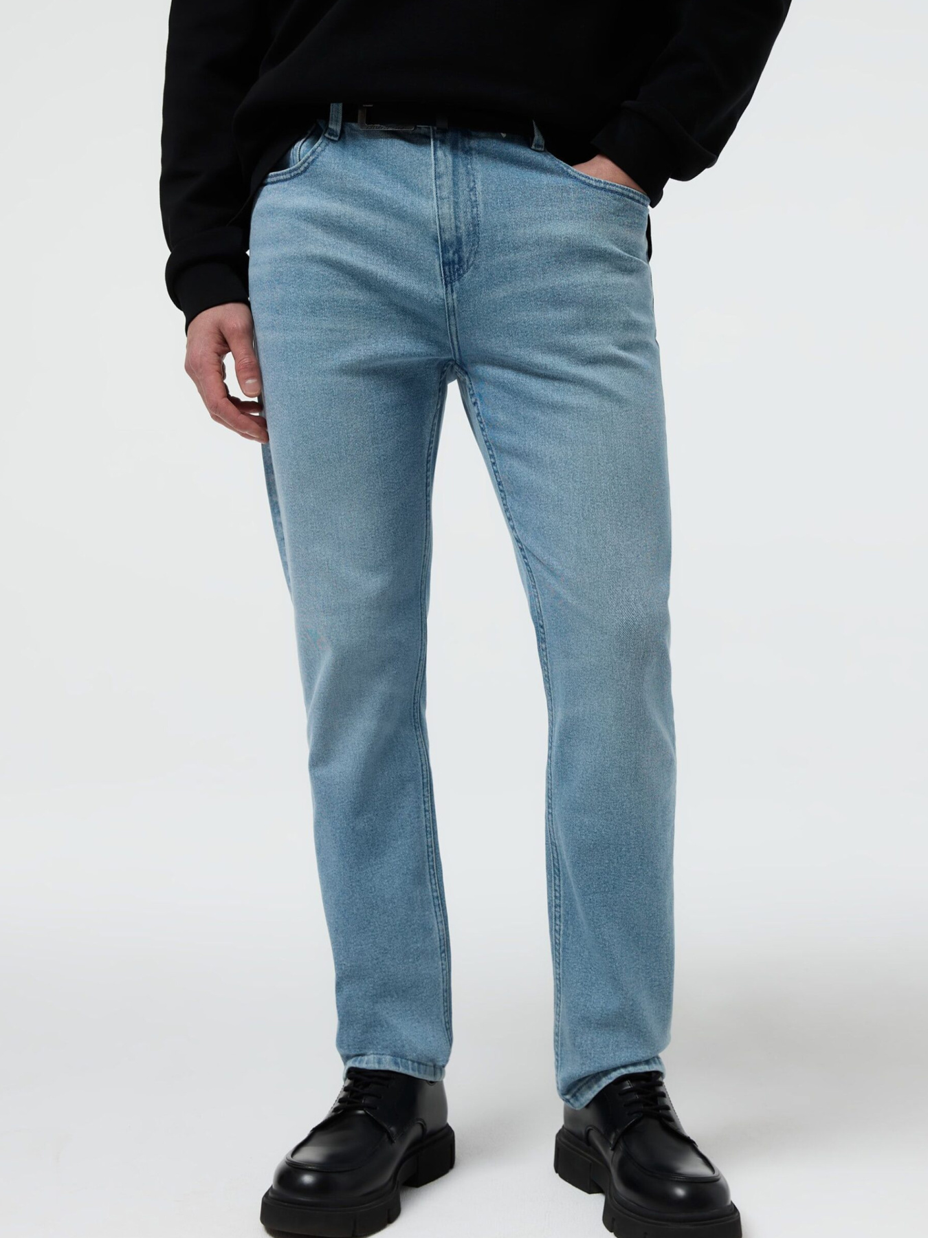 Джинсы мужские slim fit EDGGAR 261 светло-голубые модель 10048774 Джинсы мужские slim fit EDGGAR 261 светло-голубые модель 10048774 Фото