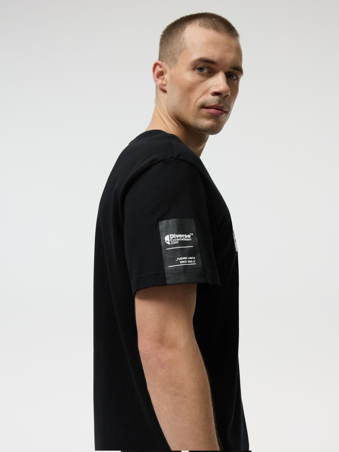 Футболка мужская DEXT LOGO T 261 с логотипом черная модель 10048792 Фото