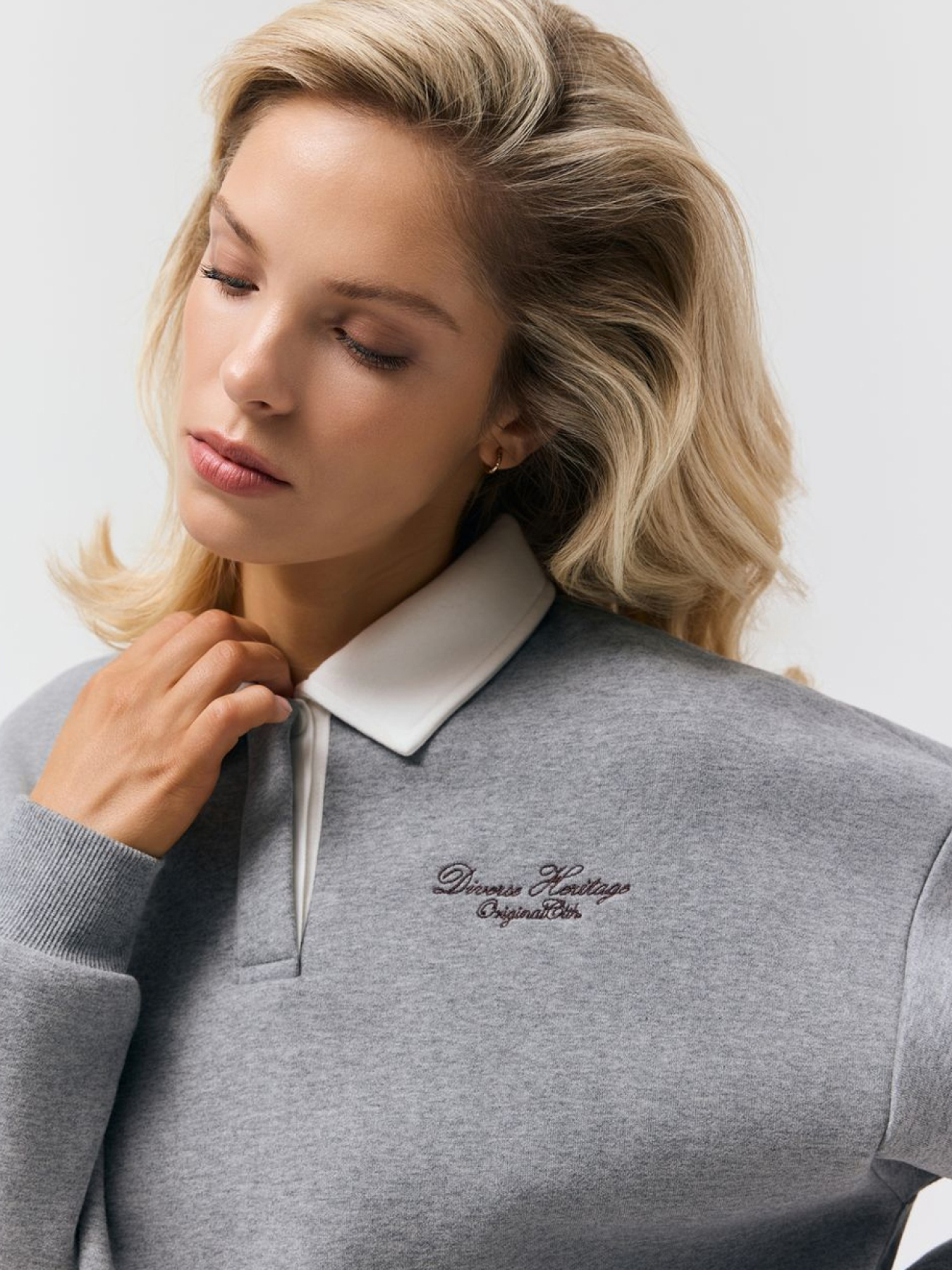 Свитшот женский ZOWRA с декоративным воротником серый меланж модель 10048825 Фото