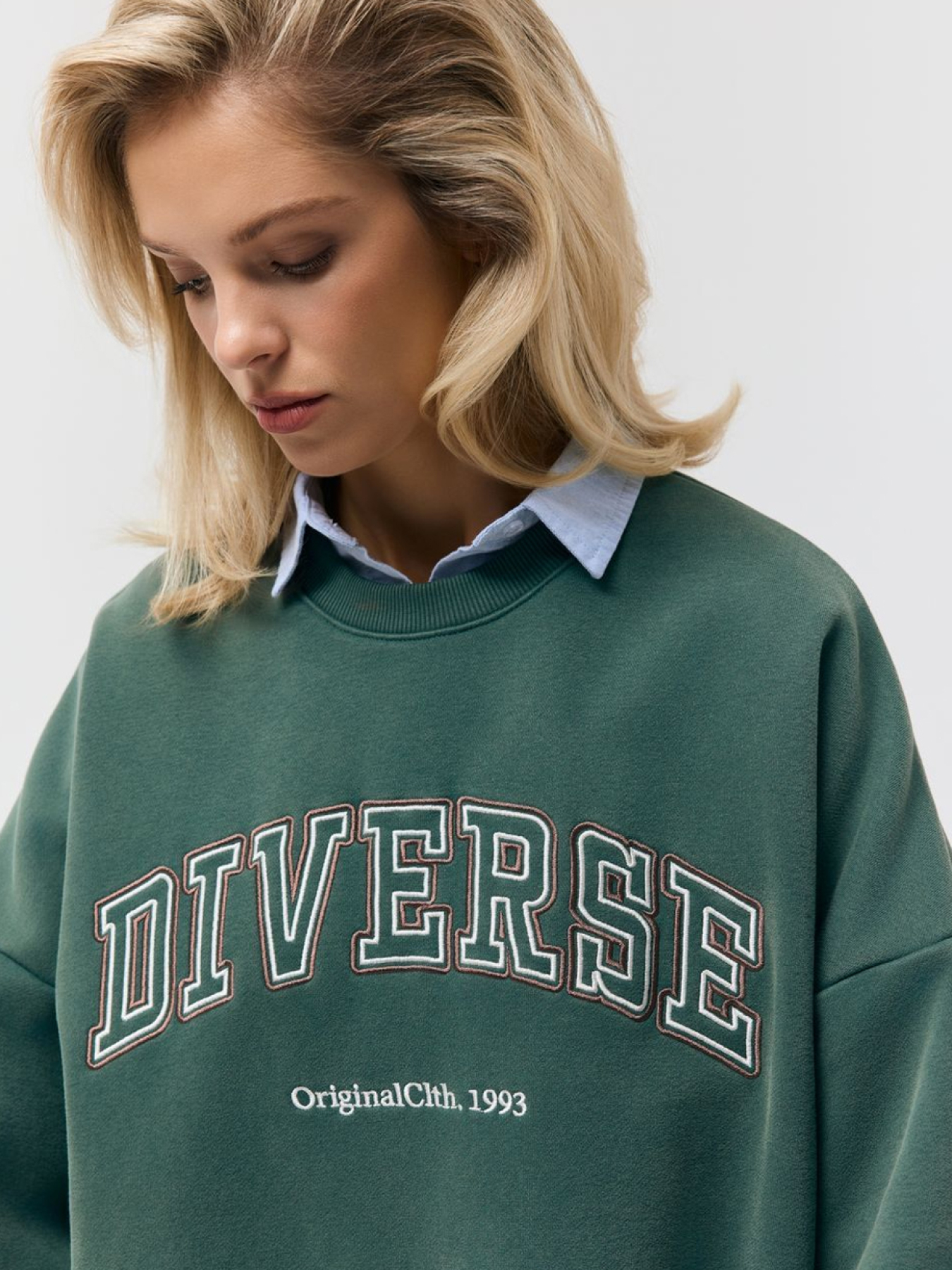 Свитшот женский LOFIRA с декоративной вышивкой зеленый модель 10048831 Фото