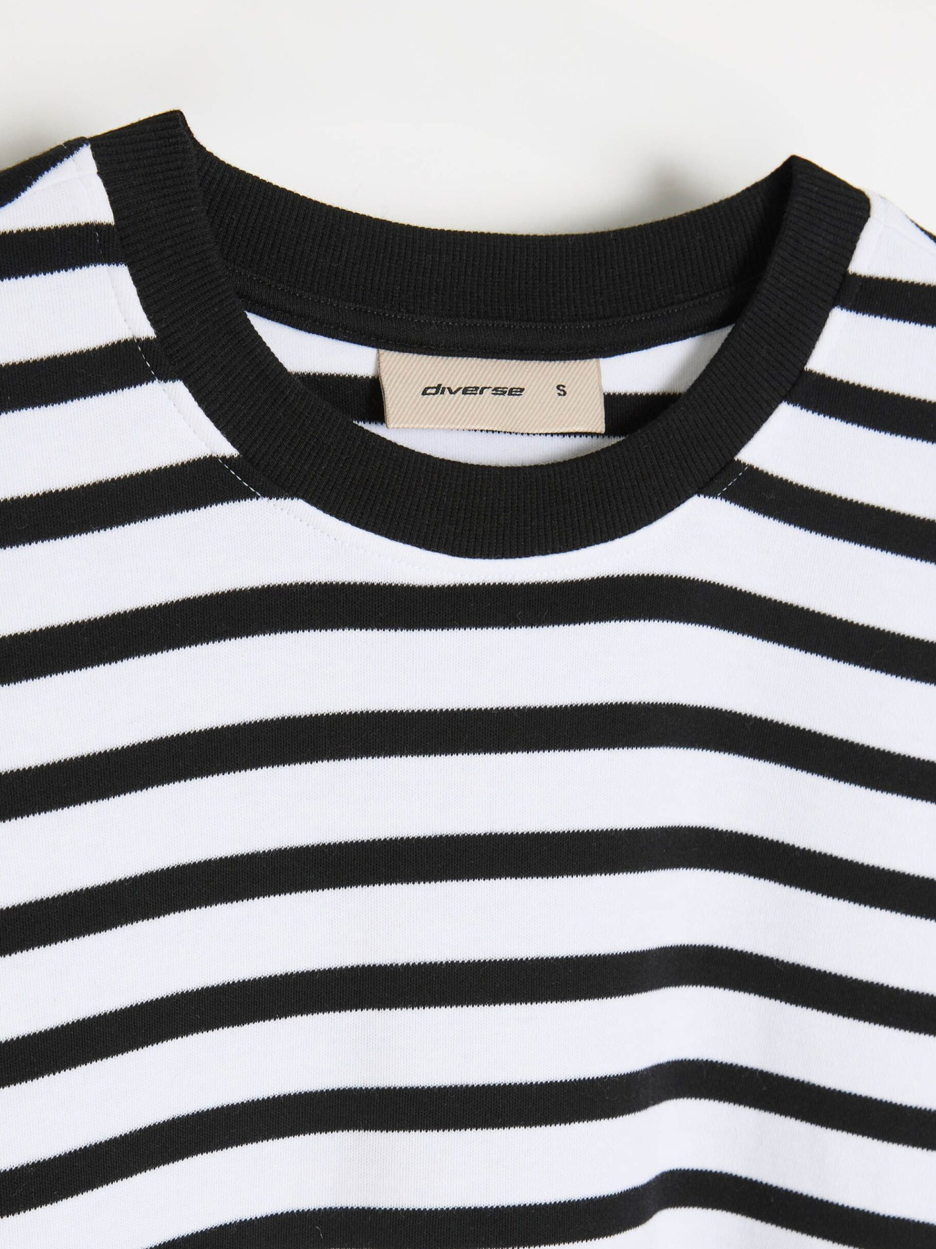 Футболка DIVERSE Jasinta 261 модель 10048881 Фото