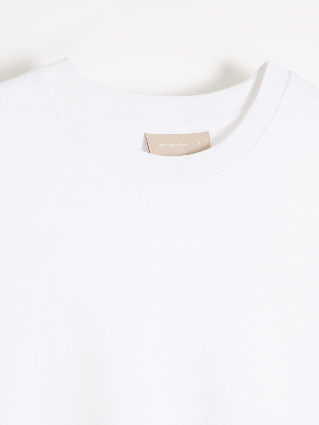 Футболка DIVERSE Jasinta 261 модель 10048881 Фото