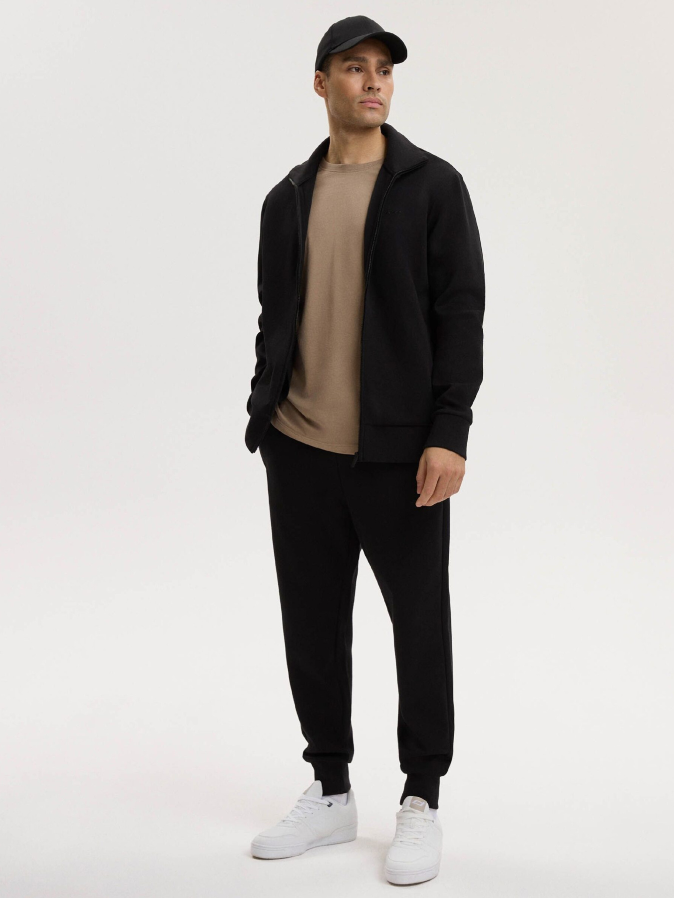 Спортивні штани чоловічі BASEINTER S 261 чорні модель 10049298 Фото