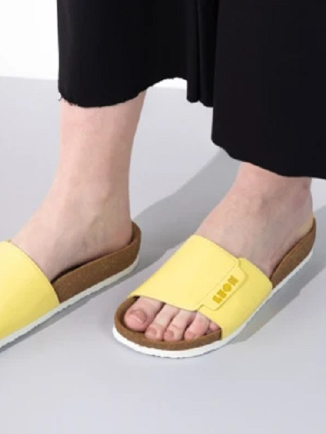 Шльопанці Leon модель 4022-Yellow Фото