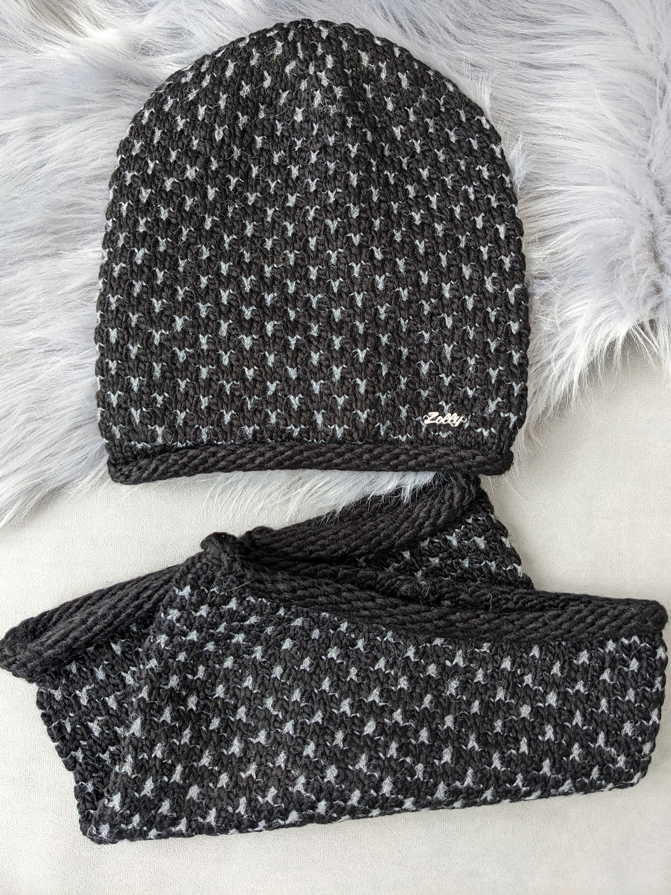 Зимова гармонія комфорту: в'язана Шапка з об’ємним баффом модель 950065-1 Фото