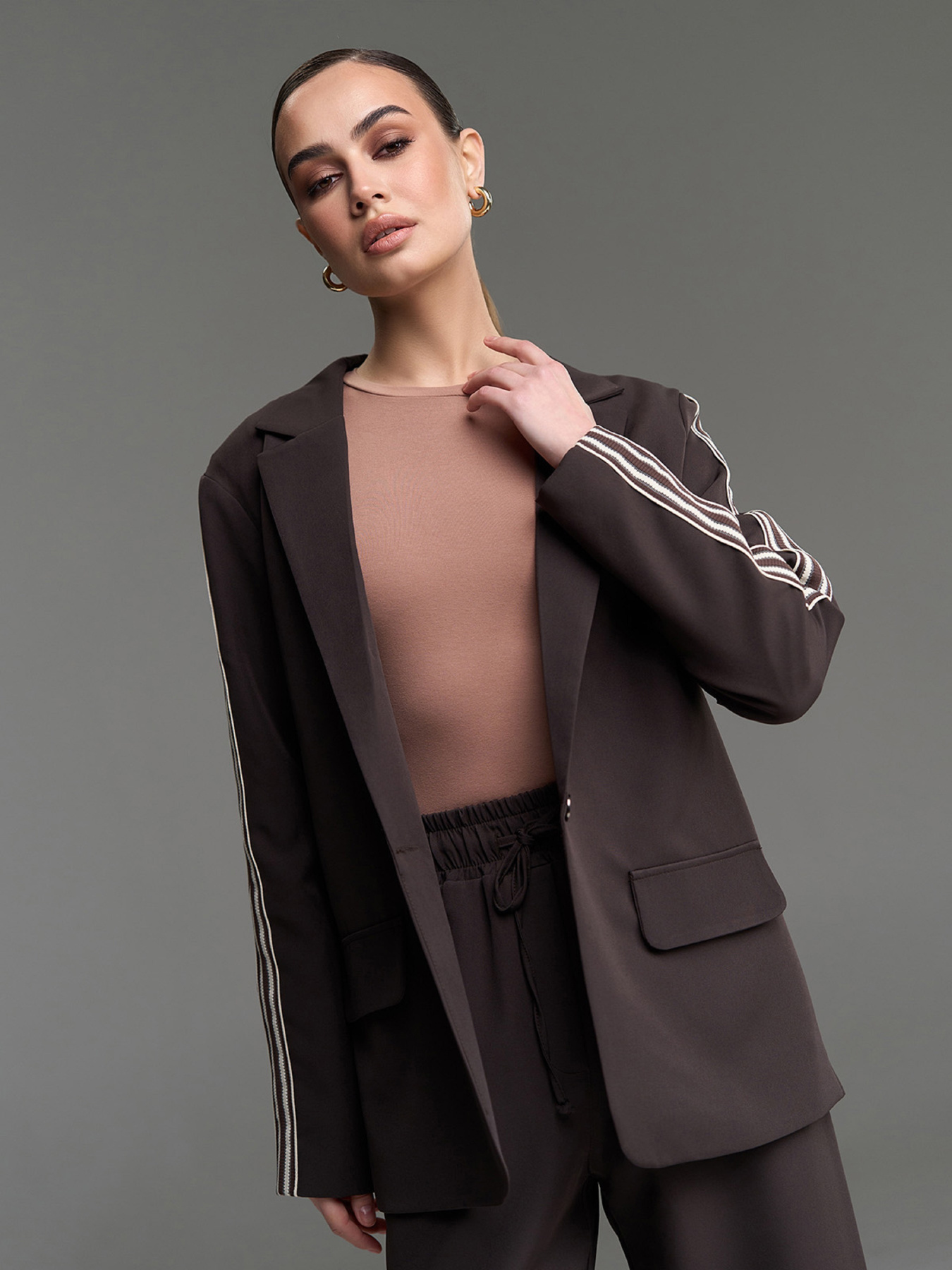 Костюмы модель SA-659A_темно-коричневый Фото